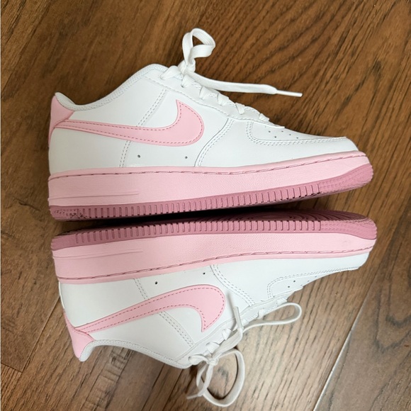 Nike Kids White and Light Pink Low-Top Sneakers - Picture 4 of 5